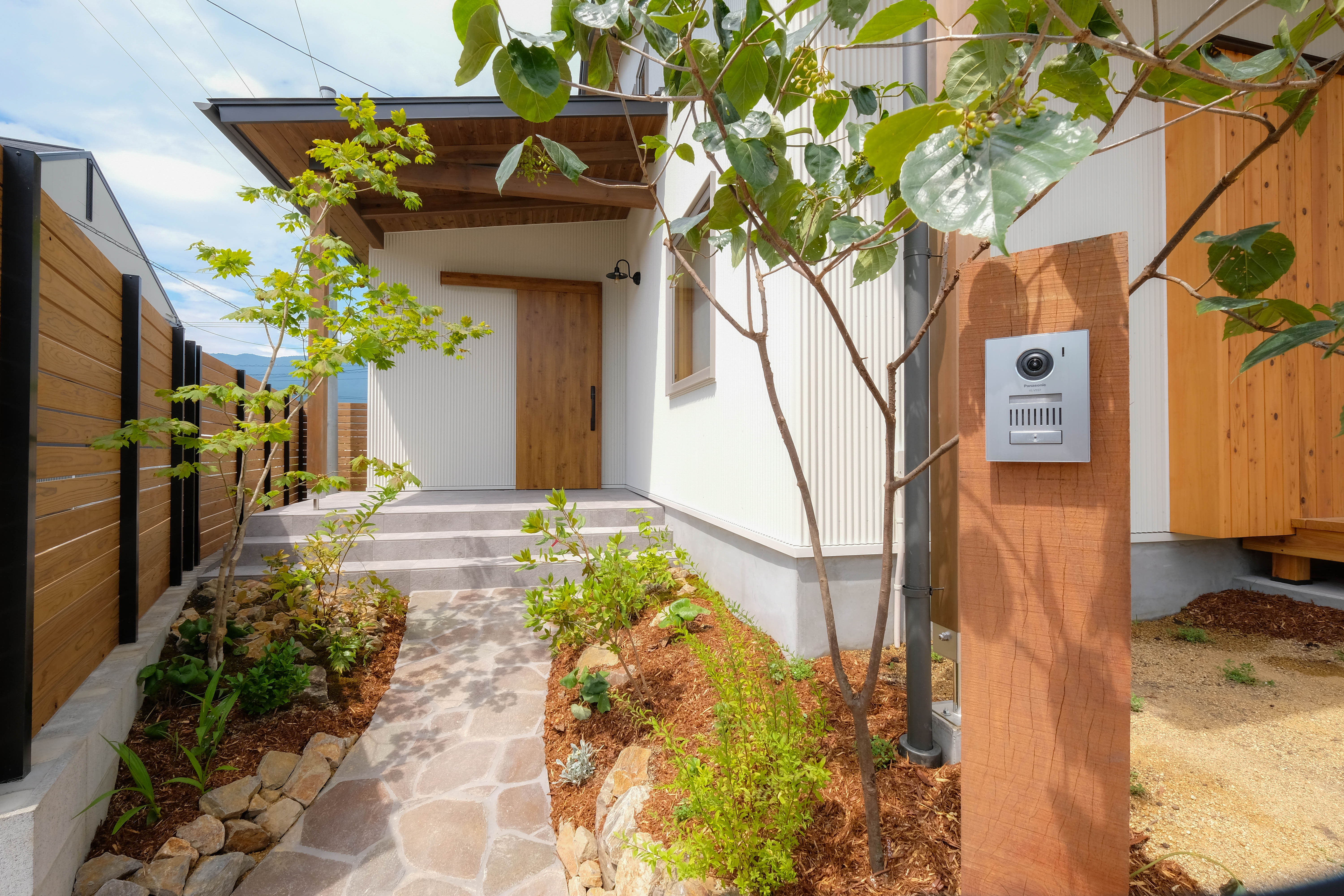 小さな大屋根の家 画像